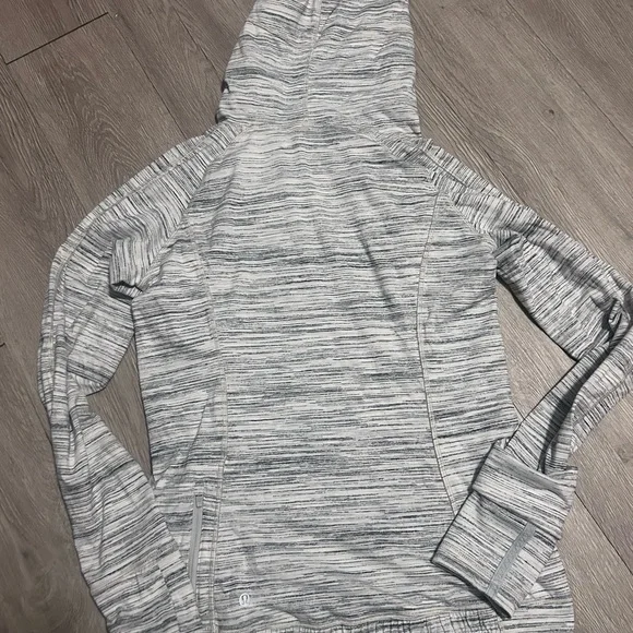 Lululemon sweater - Picture 4 of 7